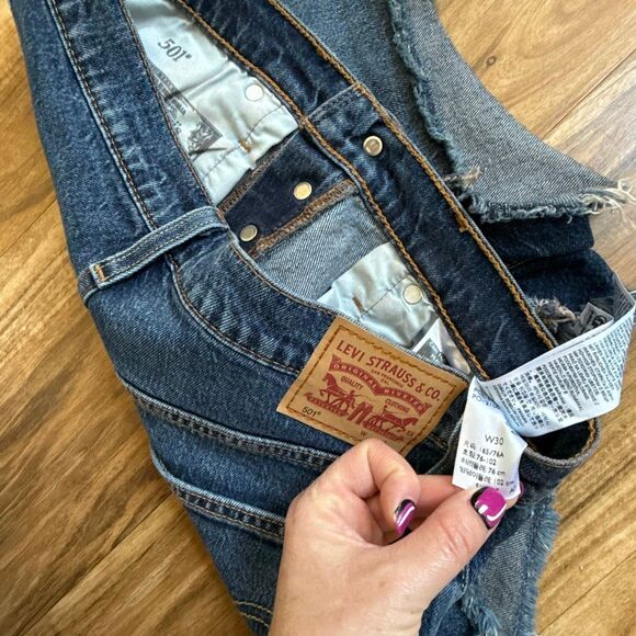 Levi’s 501 Cut Off Denim Shorts Size 30 - Picture 2 of 5